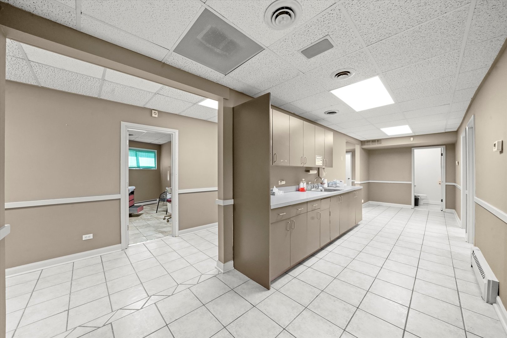 6067 N Northwest Highway