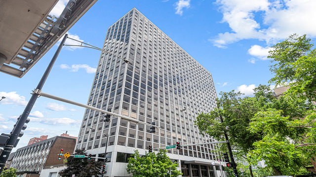 4343 N Clarendon Avenue Unit: 1918