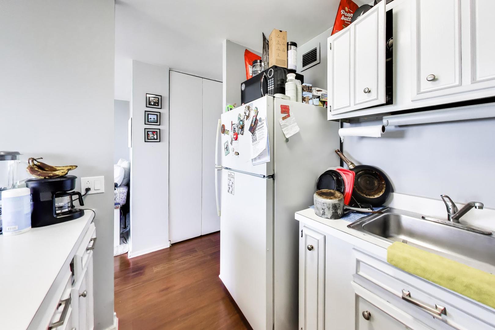 4343 N Clarendon Avenue Unit: 1918
