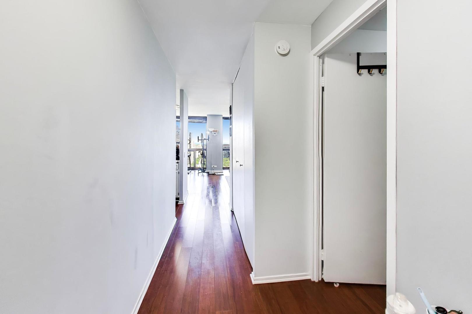 4343 N Clarendon Avenue Unit: 1918