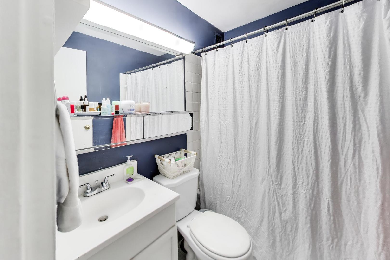 4343 N Clarendon Avenue Unit: 1918