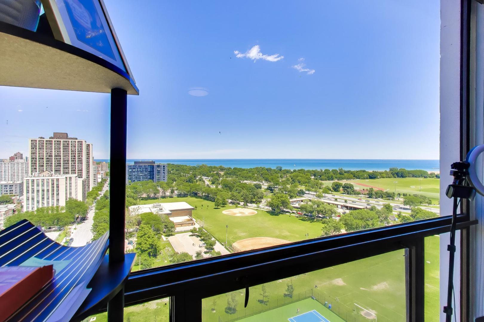4343 N Clarendon Avenue Unit: 1918