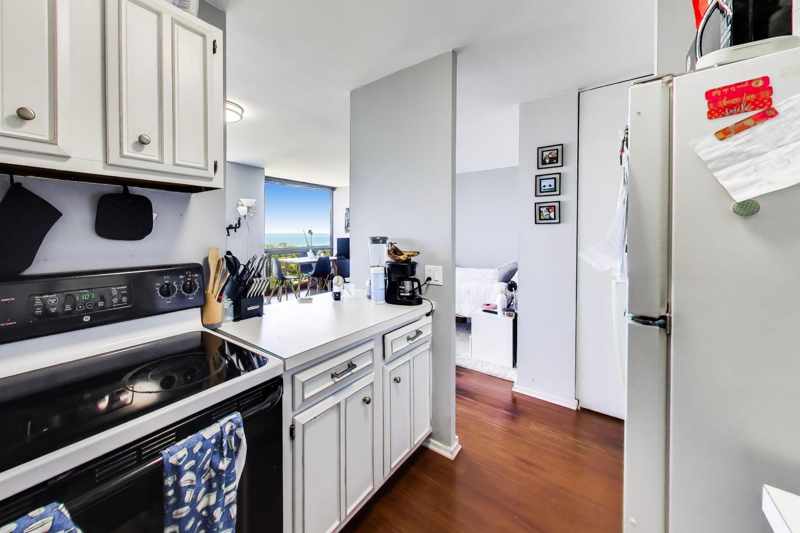 4343 N Clarendon Avenue Unit: 1918