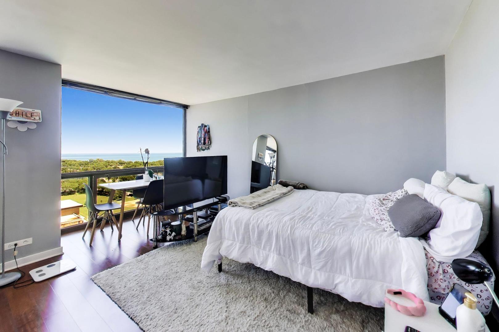 4343 N Clarendon Avenue Unit: 1918