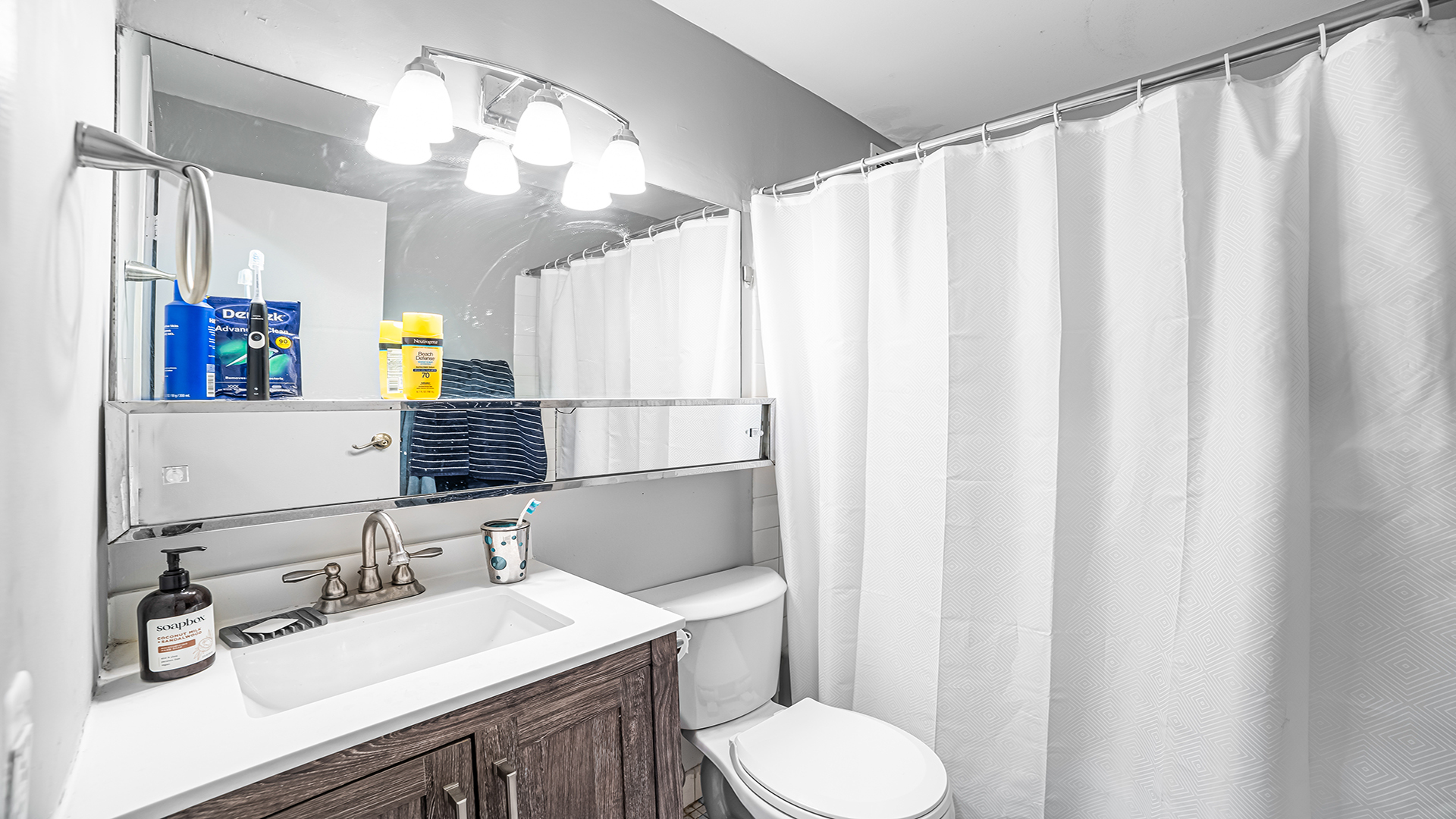 4343 N Clarendon Avenue Unit: 1818