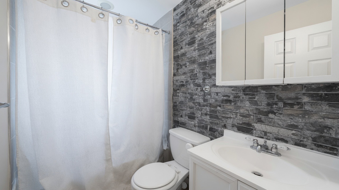 3348 W Wilson Avenue Unit: 1N