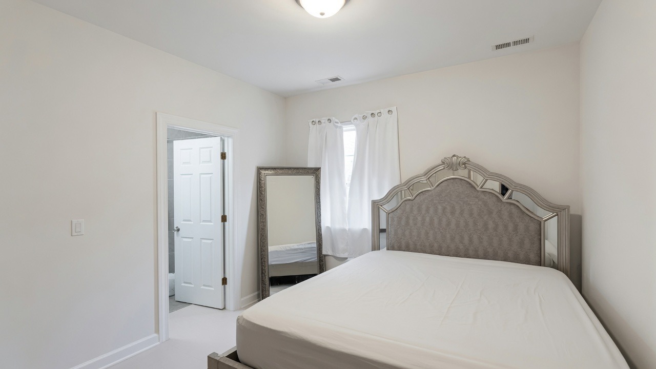 3348 W Wilson Avenue Unit: 1N