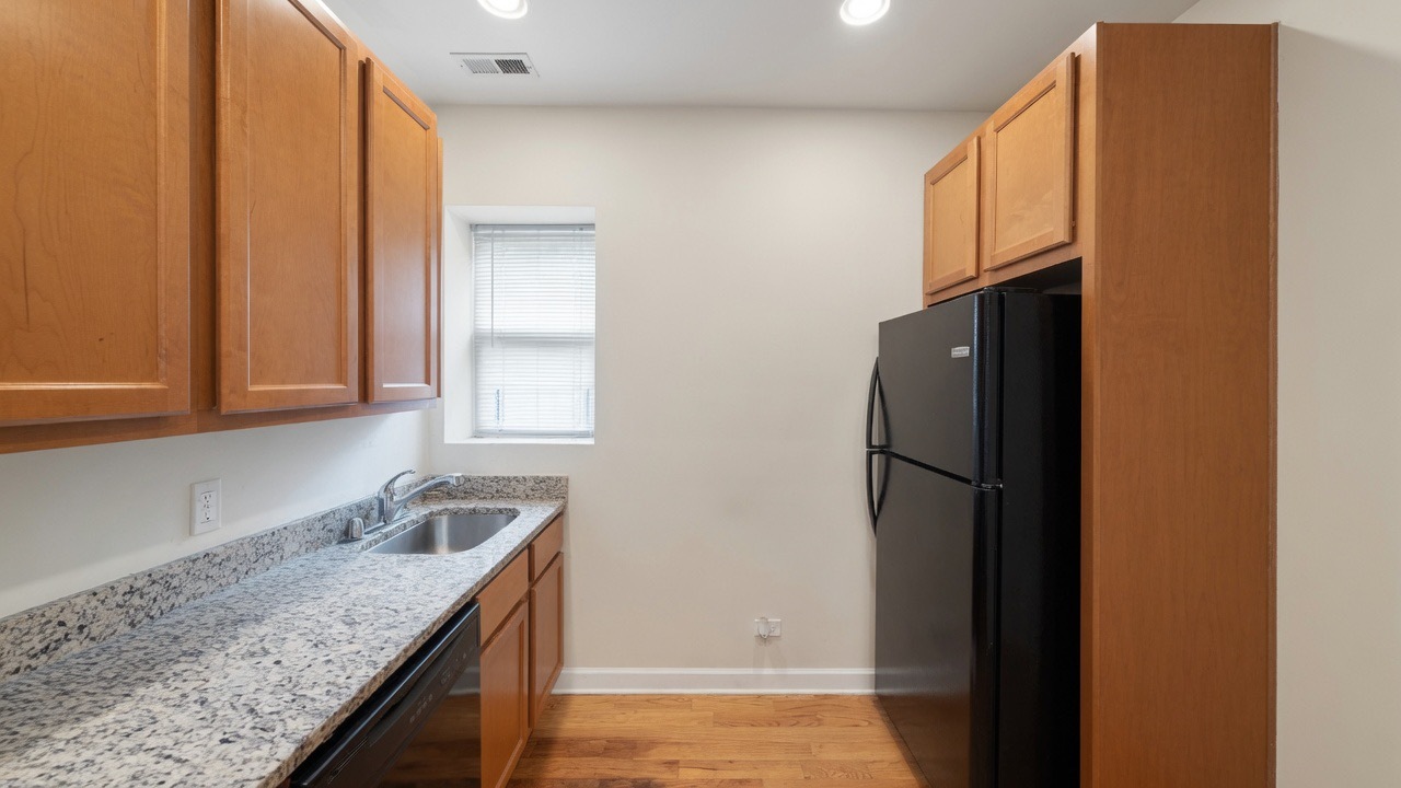 3348 W Wilson Avenue Unit: 1N