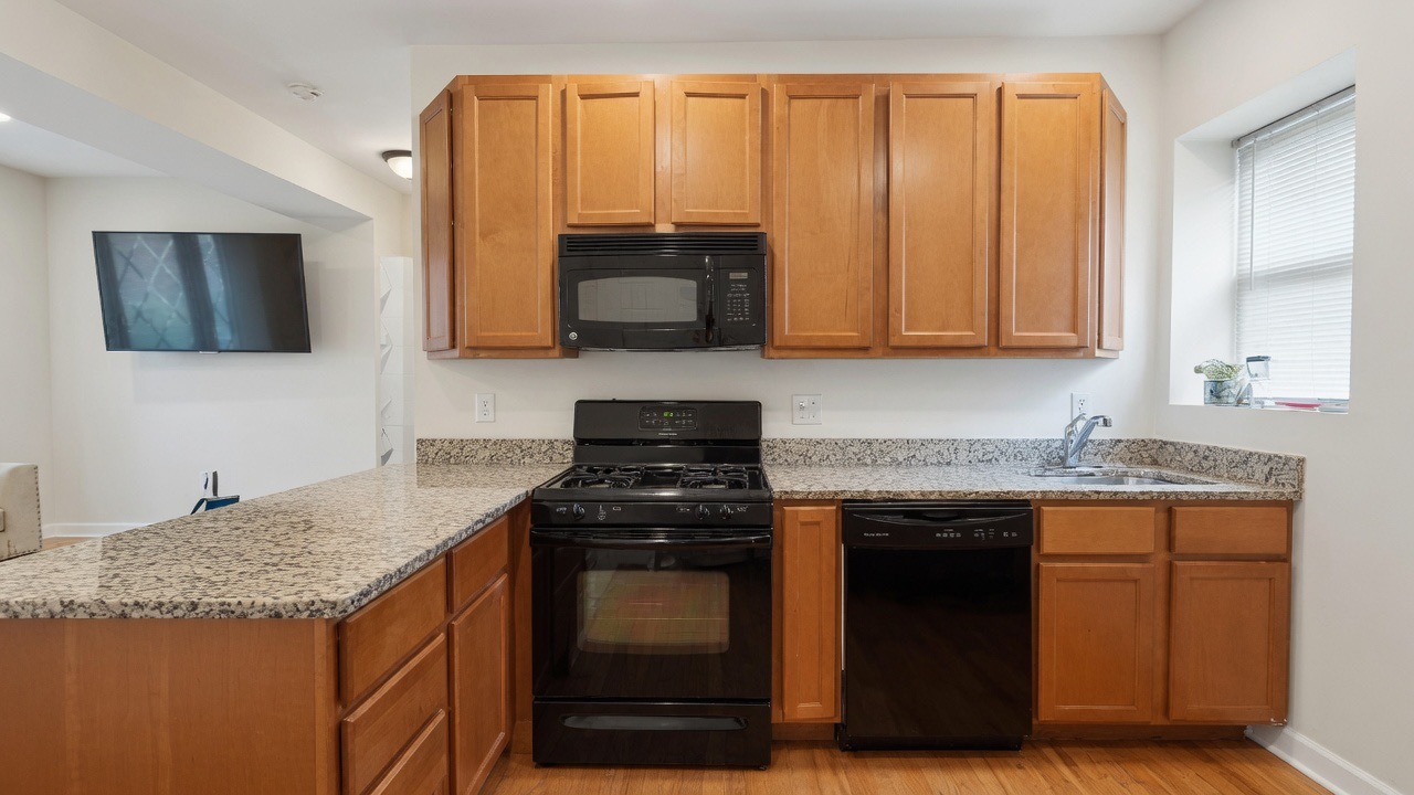3348 W Wilson Avenue Unit: 1N