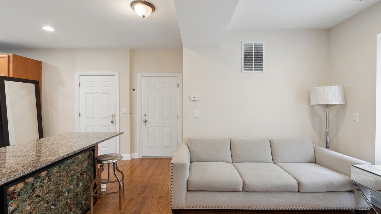 3348 W Wilson Avenue Unit: 1N