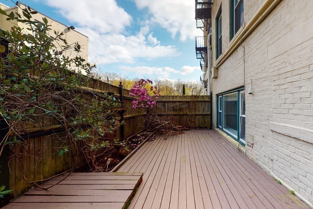 1427 Commonwealth Ave # 103