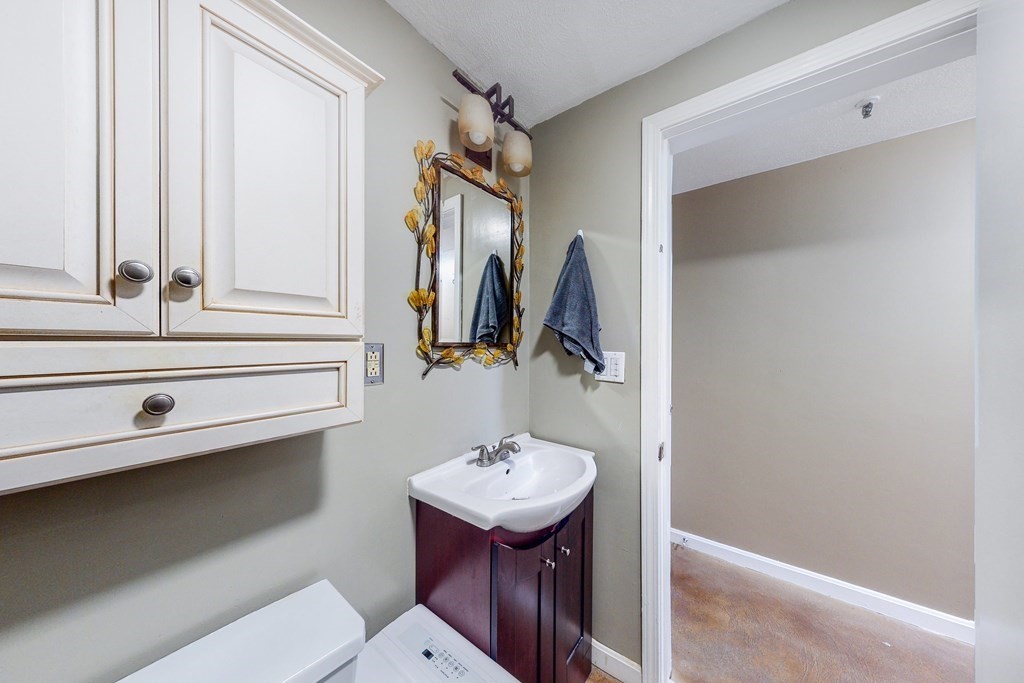 1427 Commonwealth Ave # 103