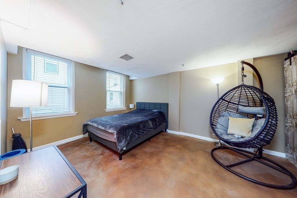 1427 Commonwealth Ave # 103