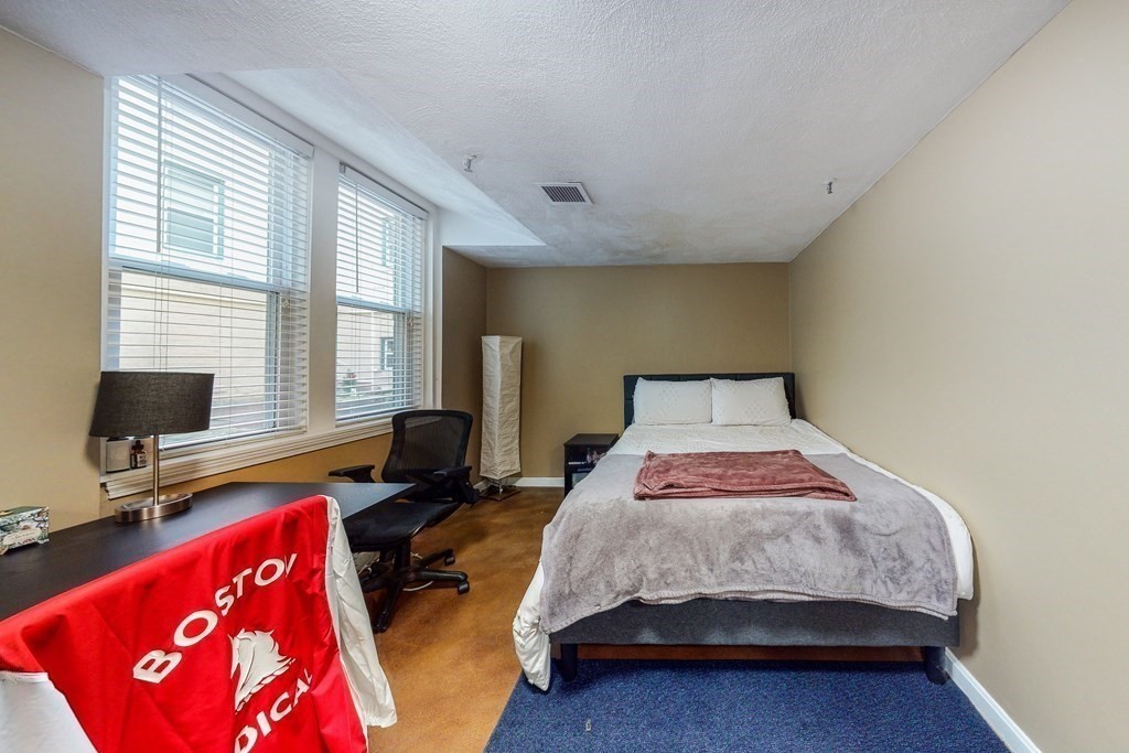 1427 Commonwealth Ave # 103