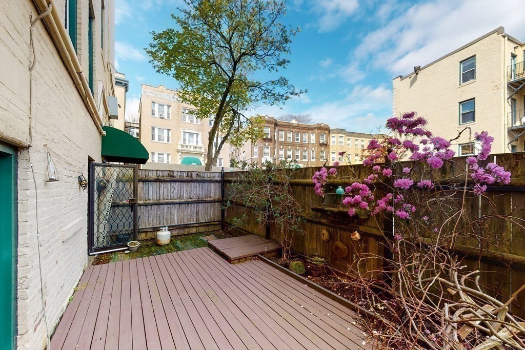 1427 Commonwealth Ave # 103