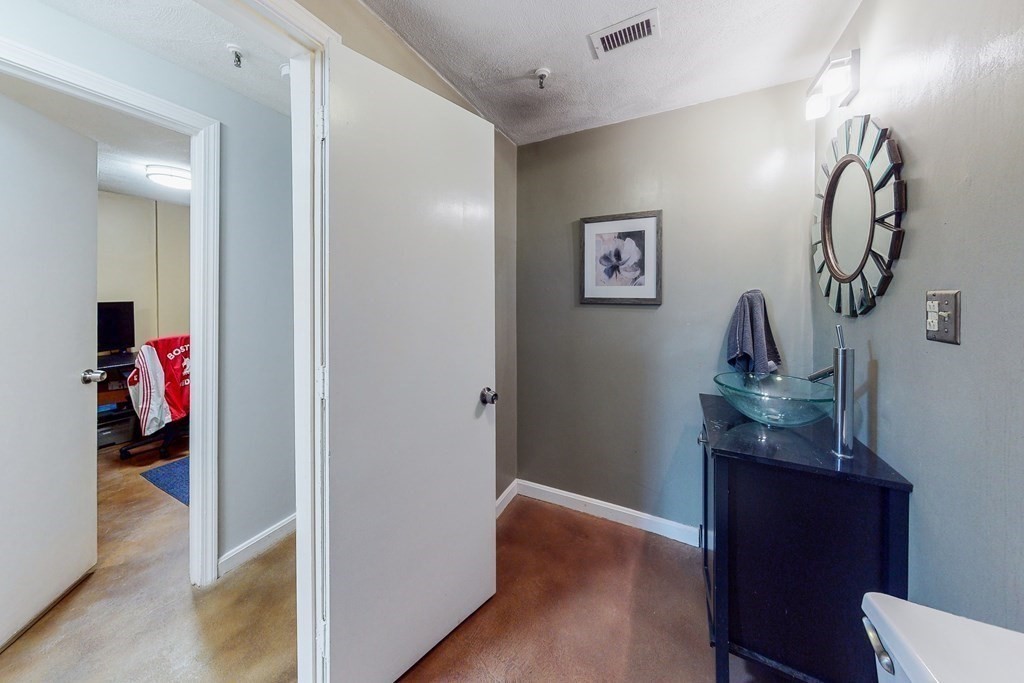 1427 Commonwealth Ave # 103