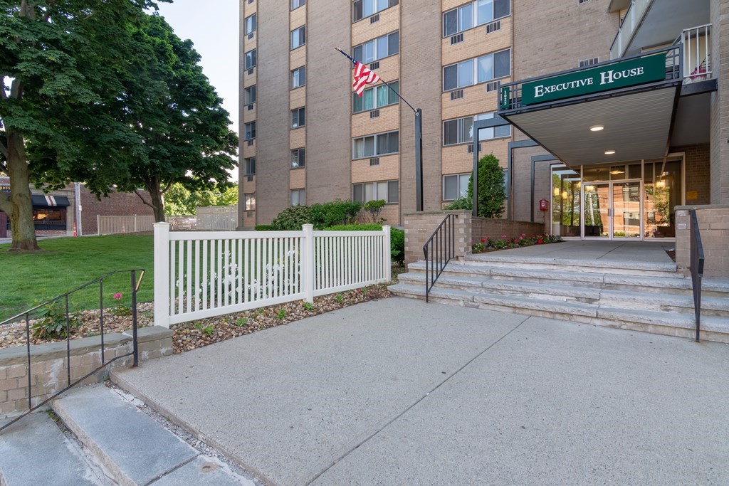1025 Hancock St # 7F