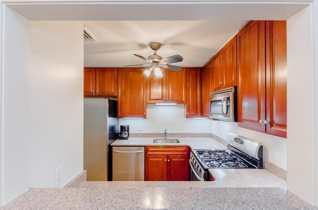 318 Rindge Ave # 403