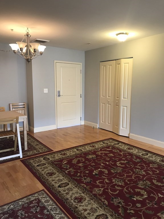 318 Rindge Ave # 403