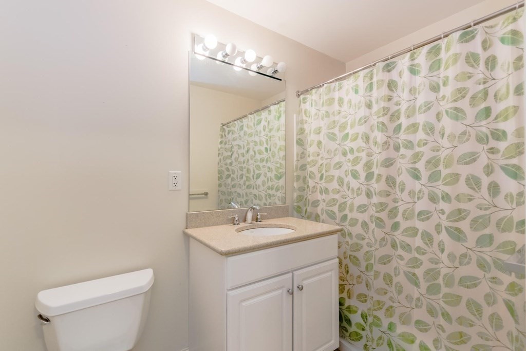 318 Rindge Ave # 403