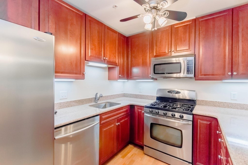 318 Rindge Ave # 403