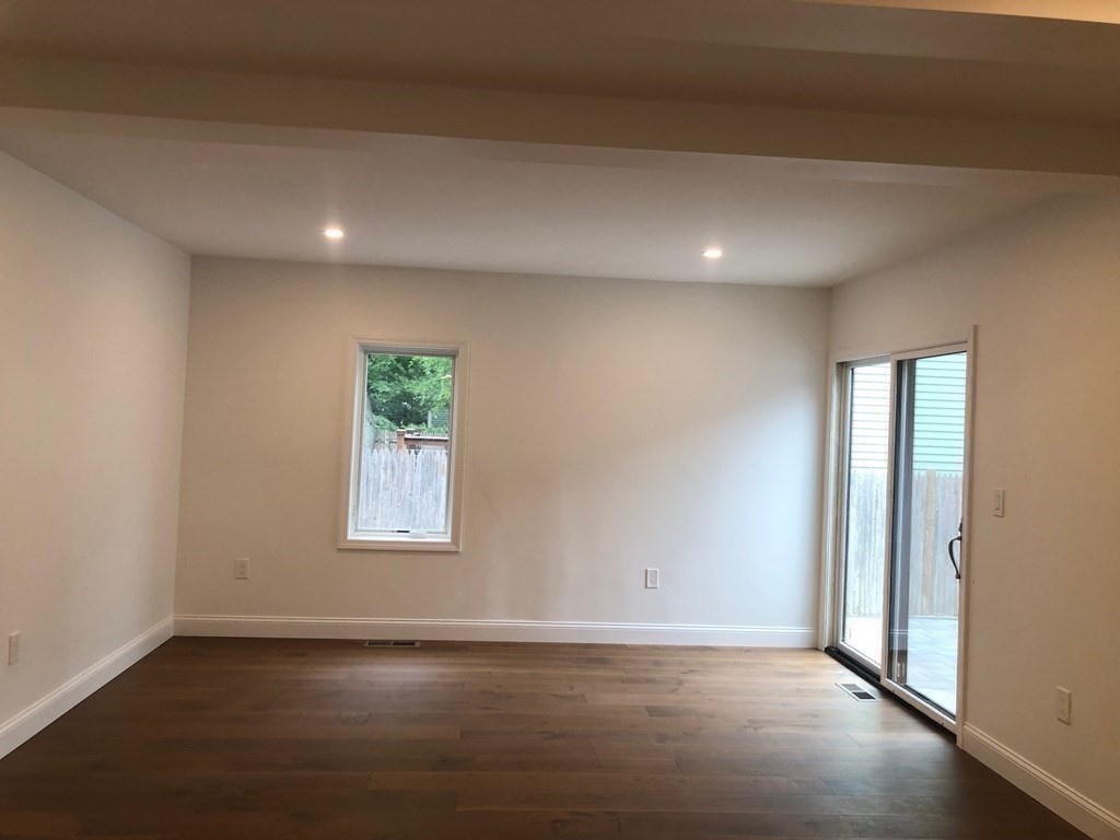 30 Bay St Unit: SF