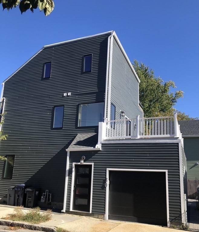 30 Bay St Unit: SF