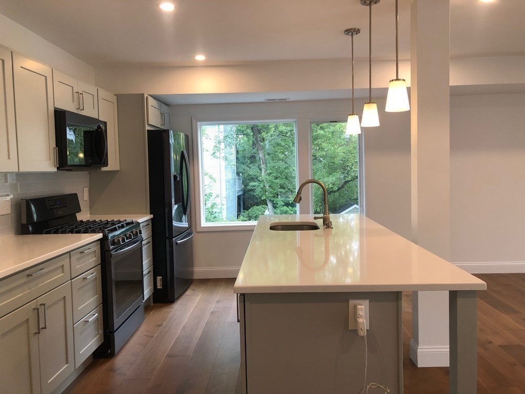 30 Bay St Unit: SF