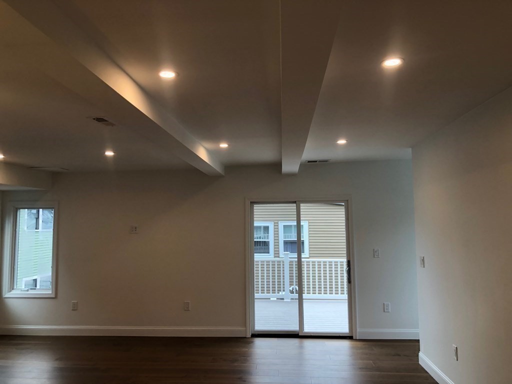 30 Bay St Unit: SF