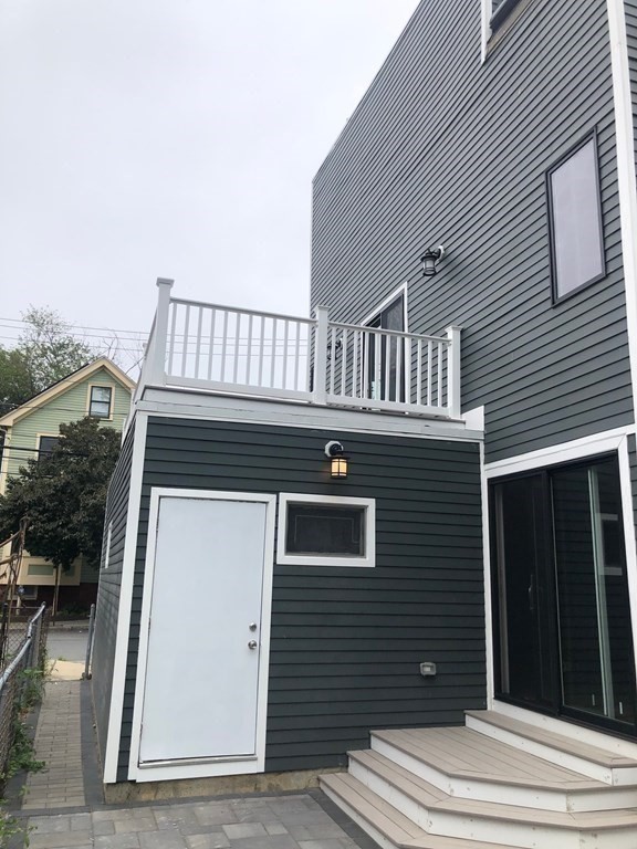 30 Bay St Unit: SF