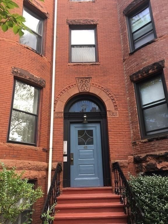 41 Carlton St # 3