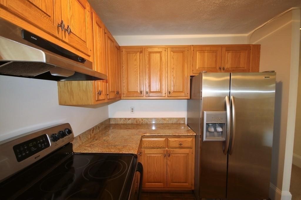 41 Carlton St # 3