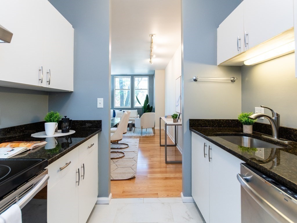 218 Thorndike Pl # 204