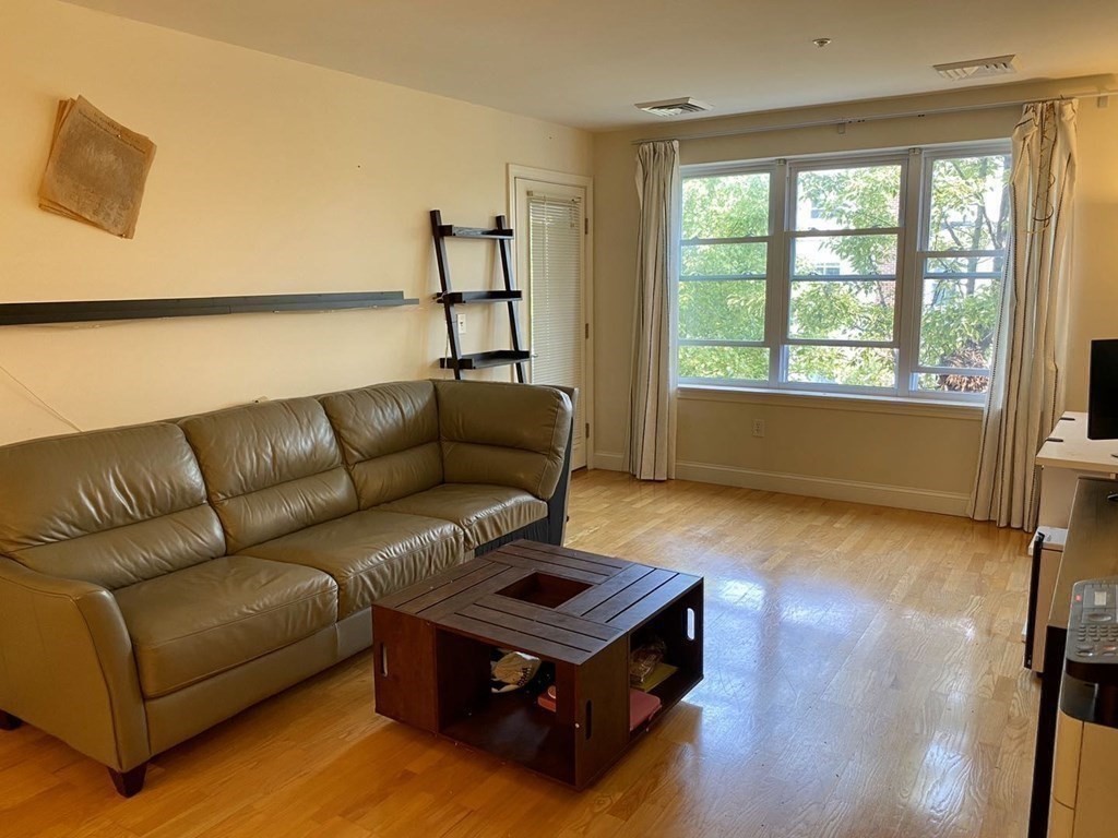 318 Rindge Ave # 303