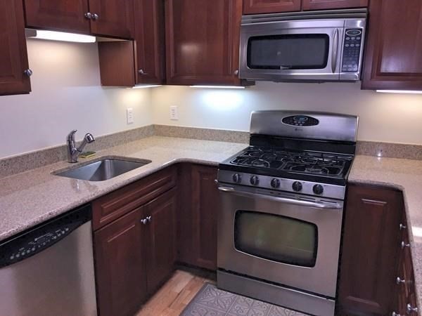 318 Rindge Ave # 303