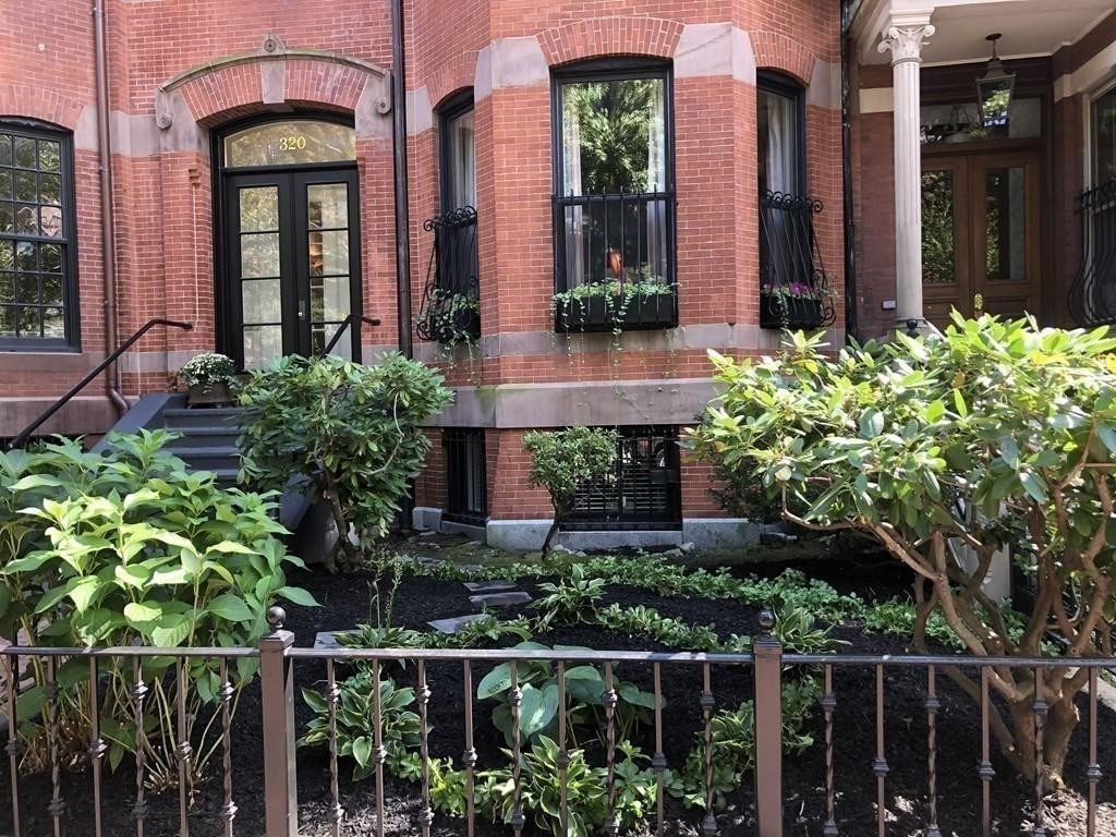 320 Marlborough St # 3
