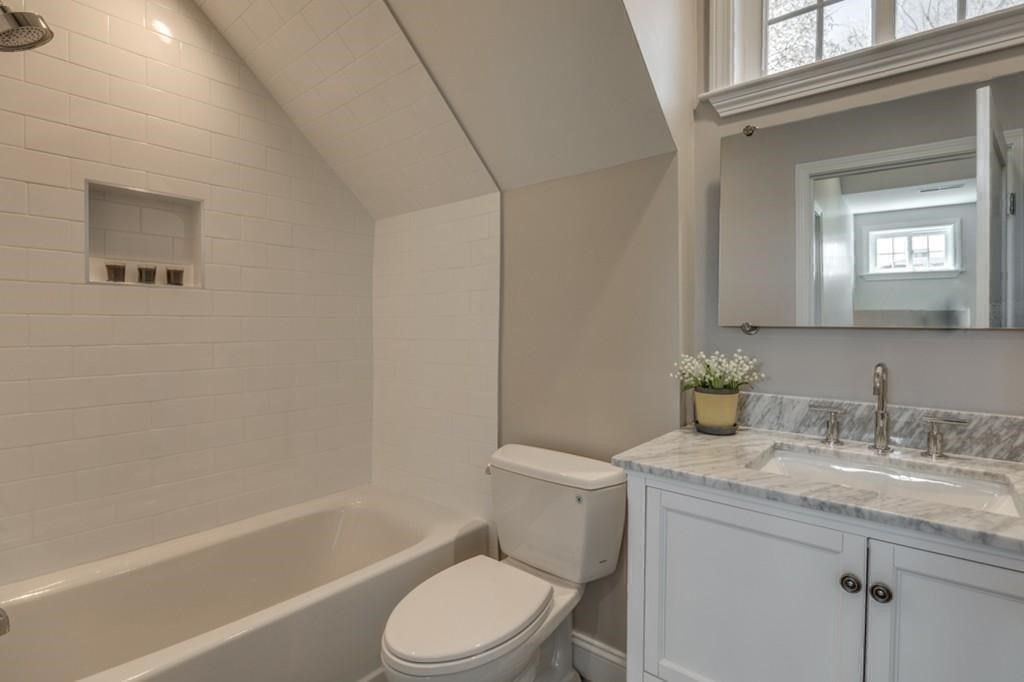 18 Sacramento Pl # 2