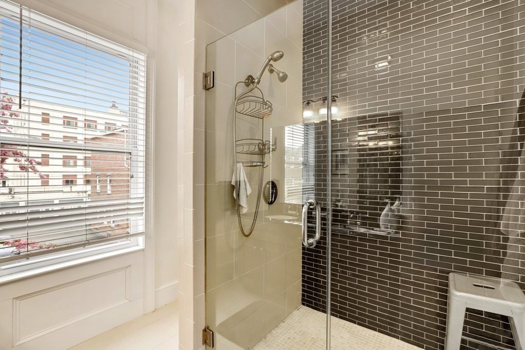 423 E 5th # 2