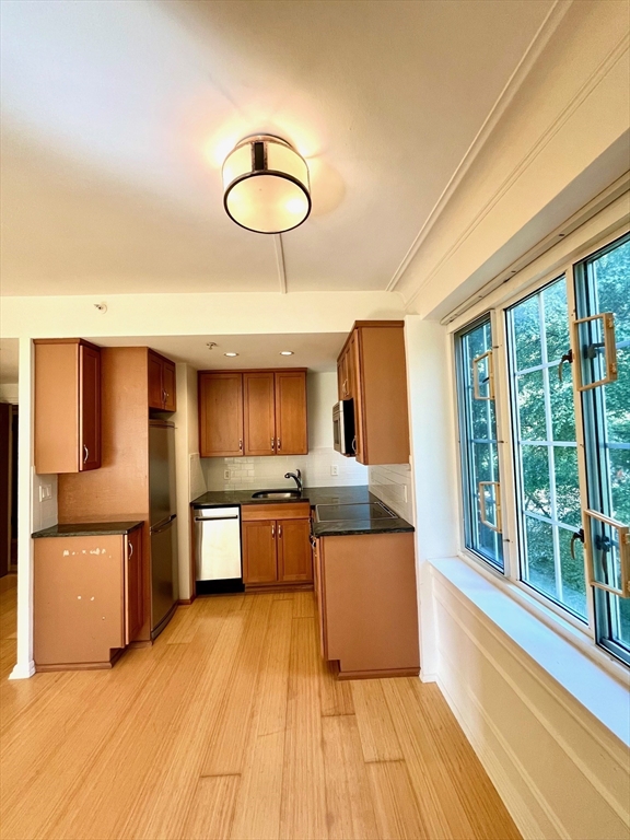 20 Chapel St # B605