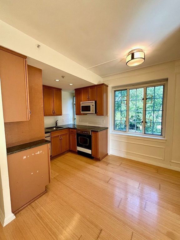 20 Chapel St # B605