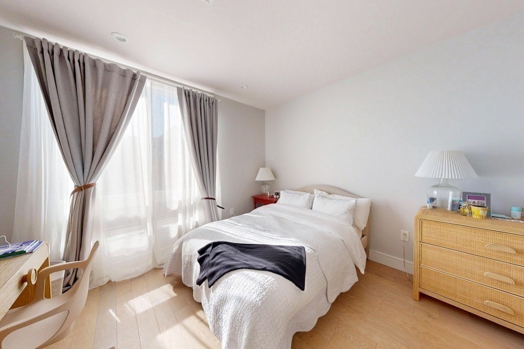 50 Symphony Rd # 402