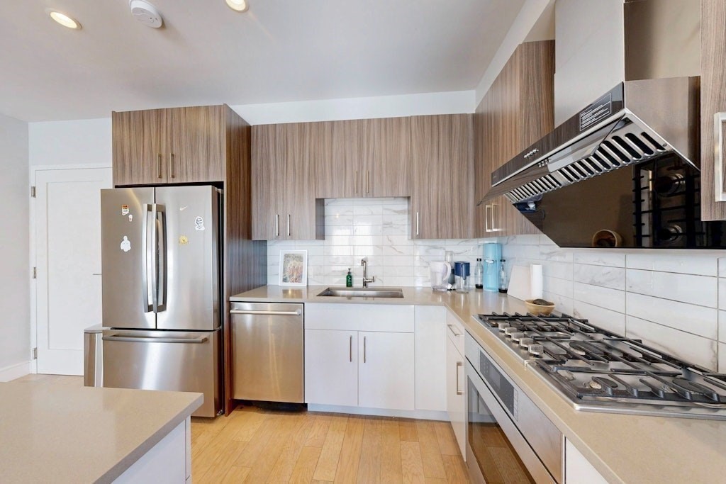 50 Symphony Rd # 402