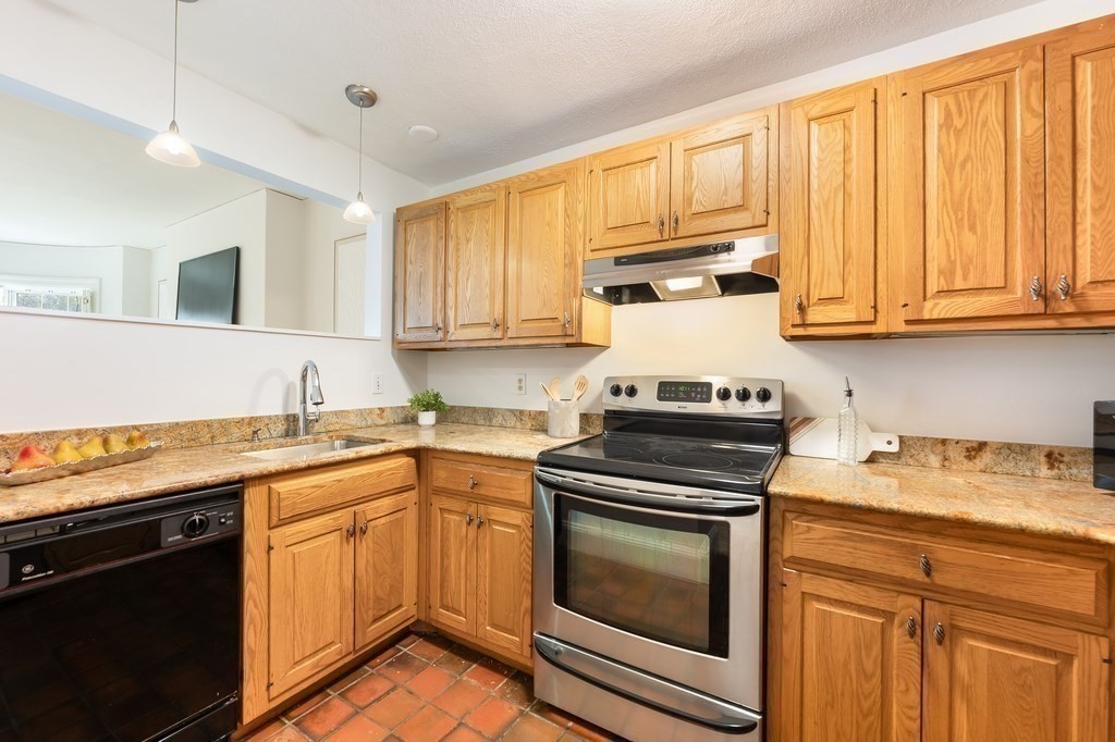 41 Carlton St # 3