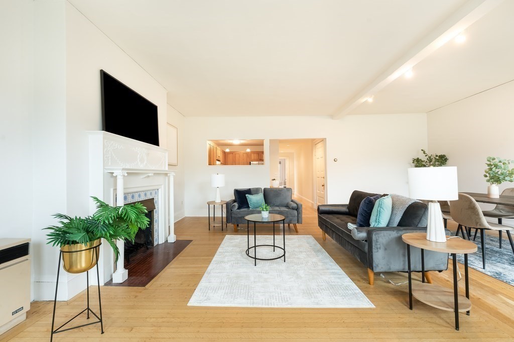 41 Carlton St # 3