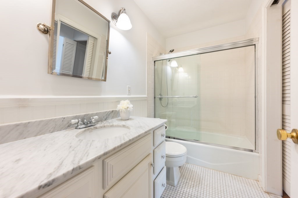 41 Carlton St # 3