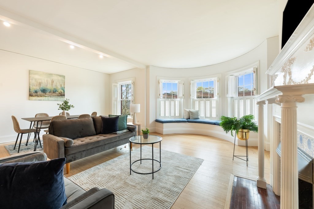 41 Carlton St # 3