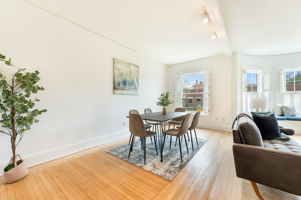 41 Carlton St # 3