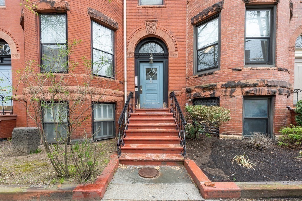 41 Carlton St # 3