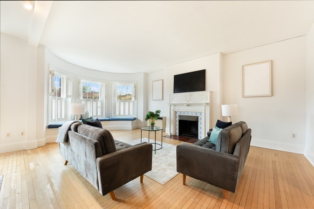 41 Carlton St # 3