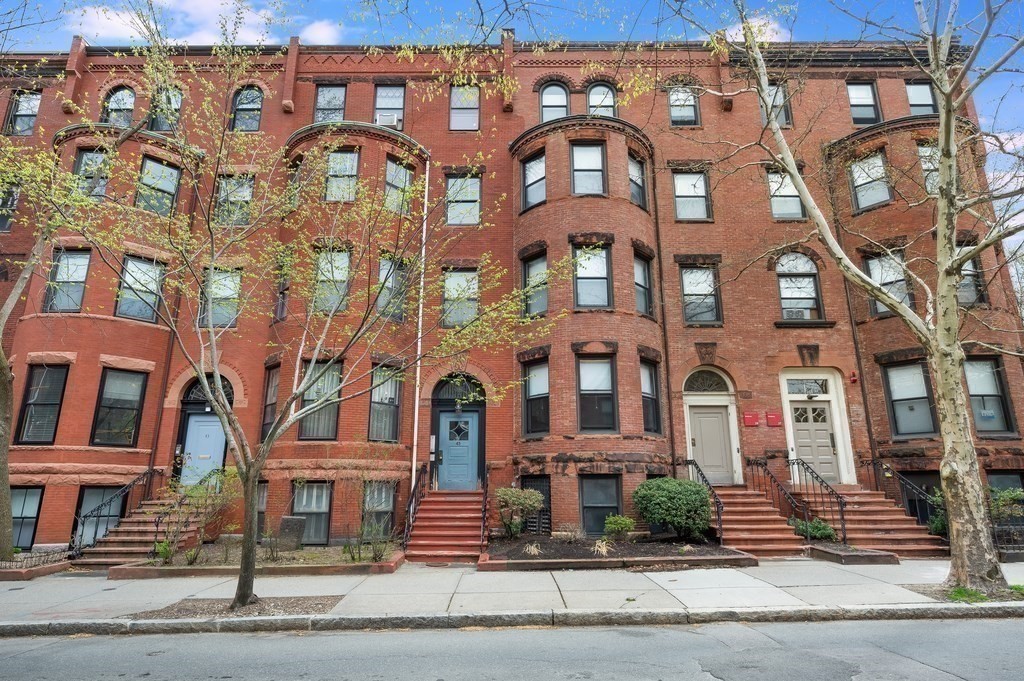 41 Carlton St # 3